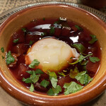 パッソ・ア・パッソ - マガモとビーツのブロード、カモの砂肝、温泉タマゴ、チーズ