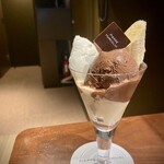 ピエール マルコリーニ - チョコレートパフェ。濃厚で美味しい！