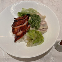 筑紫樓 銀座店 - チャーシュー、茹で鷄、レタス、全てが美味しい。右下は卵黄のソース