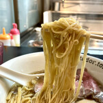 牛骨らぁ麺マタドール - 贅沢和牛らぁ麺(1050円)