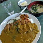 まいこや - カツカレー。黄色いカレーです。