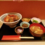 Wagokoro Kagiri - 鶏天丼に添えられたブロッコリーも旨い