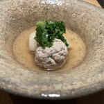 日本料理FUJI - 小蕪と鰯のつみれ
            こんなに甘くてジューシーな蕪にびっくりです。