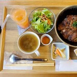 ヒビキショクドウ - 短角牛のランプステーキプレート(ご飯少なめ)+クーポンで温玉