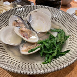 Tsuneya Densuke - 蛤と菊菜の酒蒸し