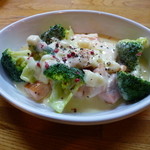 フォレスト工房・チキチキ - ノルウェーサーモンのクリームソース　サーモンのスモークの香りがなんとも言えない美味しさです