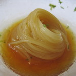 ウシマル - トマトと自家菜園シークワァーサーの冷製カッペリーニは涼やか。