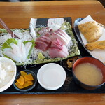 福浦漁港 みなと食堂 - リアル”新鮮刺身定食”、別オーダーの”アジフライ”と”刺身串揚”