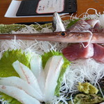 福浦漁港 みなと食堂 - ”やがら（アカヤガラ）”、口の部分が添えられていました。細長い体で、異様に長い口の部分は体の半分ほどの長さもあるとのことです。