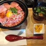 北海道キッチン YOSHIMI - 牛とろ&ローストビーフ丼。