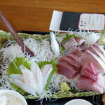 福浦漁港 みなと食堂 - ”刺身５点盛り”、どのお刺身も分厚く、新鮮です。