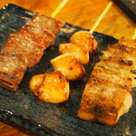 Kushiyaki Yakitonya Tayutayu - おまかせ焼とん5串（タン、ノドブエ、バラ）