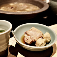 水たき料亭 博多華味鳥 ヒルトンプラザウエスト店 - お猪口にお出汁です。