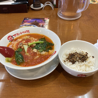 太陽のトマト麺_1