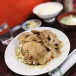 盛岡食堂 - 生姜焼き定食800円　柔らかい肉が生姜のタレに絡みとても美味しい。ご飯も丼にいっぱい出てきます。
