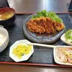 Izakaya Oshoku Jidokoro Sukeroku - トンカツ定食