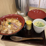 銀座 篝 - 親子丼980円と鶏sobaのスープ