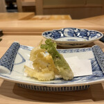 鮨 むらやま - 宍道湖の白魚とタラの芽の天麩羅。もう出てるの！嬉しい♡