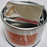 紅茶舗サウザンドリーフ - 同左　缶を開けたところｗ