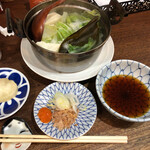 朝めし酒場 ナニコレ食堂 - 湯豆腐と大根糠漬け