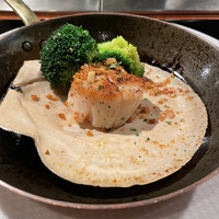 あざみ野うかい亭 - 殻付き帆立貝のオーブン焼き