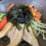 極楽うどん TKU - 炙りチャーシューピリ辛うどん（￥850）