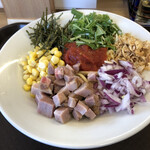 めん処 きよ洲 - カラフルなきよ洲のほろほろ鳥の油そば！900円税込