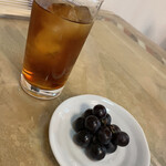 桜園 - ウーロン茶とサービスの葡萄