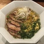 中華麺酒房 中華そば すずらん - チャーシューワンタン麺