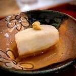 Seirin - 赤目芋を車海老のお出汁で炊いて。ほっこり胃が温まるスターター。里芋の優しさに深い風味が加わって、こんな美味しい里芋って無いなと思う。