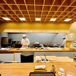 おが和 - ◎店内は木の温もりで京都風情を感じる。