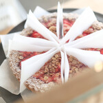 コーヒーと菓子 awai - あまおう苺とスパイスのタルト☆