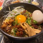 Kaikai Ramen - 釜玉ラーメン 550円
                        麺大盛り +50円
                        煮玉子 +100円
                        牛ウエポン +100円