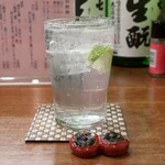 大八 - 二階堂リッキーと箸置きの柿