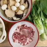 KINOKUNIYA - 黒豚ロース肉は茅台酒と胡麻油、うずらの卵と筍は干し椎茸と干し貝柱で下味を付ける