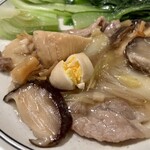 KINOKUNIYA - 鶉 (うずら) の卵を箸で割る