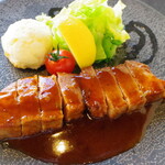 低温熟成豚ステーキ［メープル醬油グラッセ］