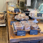 ベイク ルーム - 早速だいすきなピーカンナッツバーを発見！