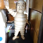 牛すじカレー 小さなカレー家 - きたなシュランの星獲得の証、ダーイシ人形