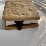 ベイク ルーム - スモア350円。このしずる感がたまらんね。