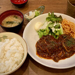 魚眞 - ハンバーグ定食　880円