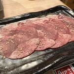 Zerobyou Remonsawa Sendai Horumon Yakiniku Sakaba Tokiwatei - 旨とろ豚タン　528円