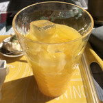 BAKERY & CAFE SUN - 2022/01/21
      トリュフの入ったトリュフチーズ 450円
      オレンジジュース 200円