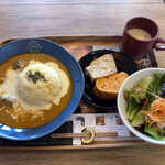 RUNNY CHEESE - スパイス香るタイカレー　マッサマンカレーチーズソース(¥1298)+ランチセット(¥440)