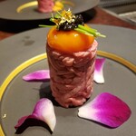 黒毛和牛焼肉 虎斑 北新地店 - 美しいユッケ