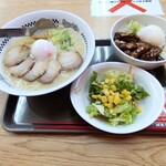 スガキヤ - 特製ラーメン大盛、鳥せせり焼丼サラダセット