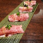 黒毛和牛焼肉 虎斑 - お肉寿司