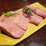 黒毛和牛焼肉 虎斑 - タン2種