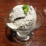 黒毛和牛焼肉 虎斑 - 黒胡麻ジェラート