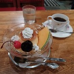 チャップリン喫茶 - プリンに付いてる、プルーンが、懐かしいです。